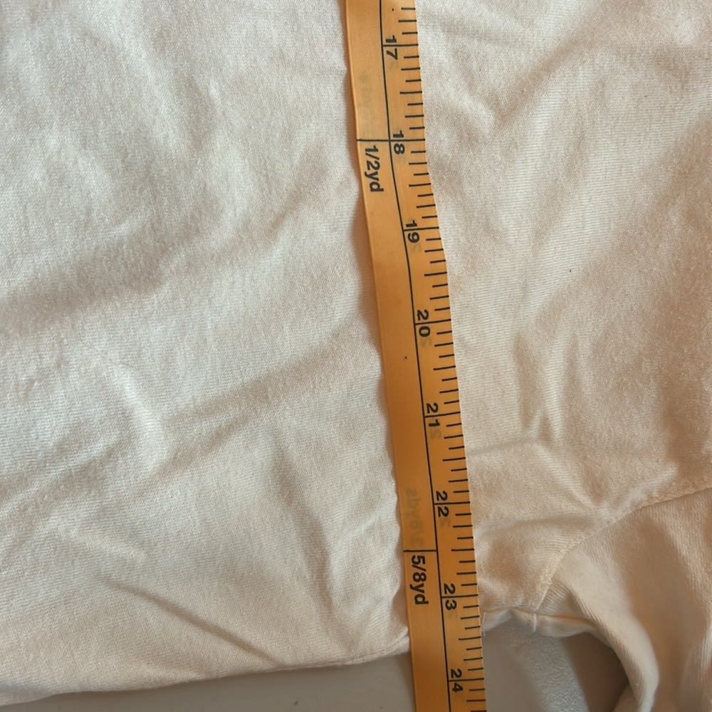 Winnie the Pooh Tshirt L/XL - Picture 5 of 5